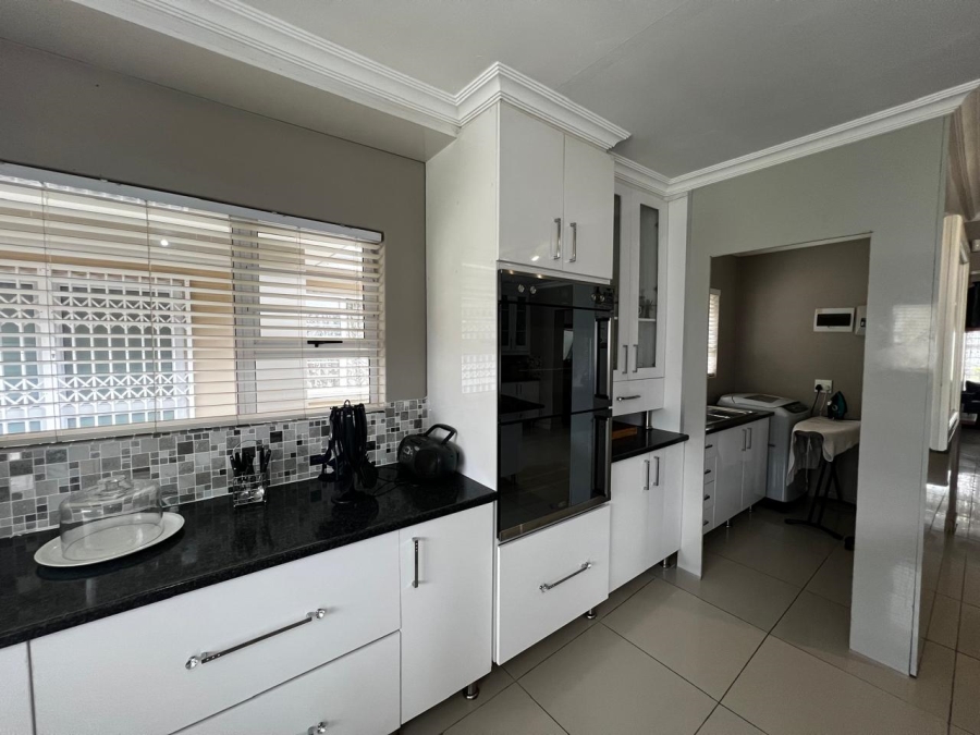 8 Bedroom Property for Sale in Abbotsford Eastern Cape